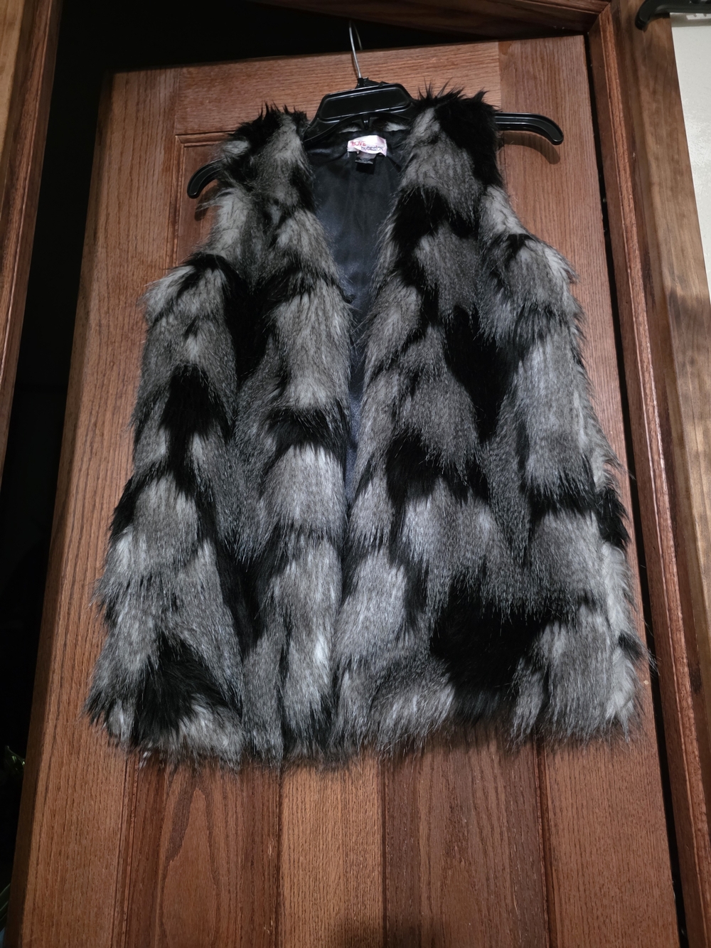 Old Money Penny Lane 90's Faux Fur Black & Gray Vest Abstract Pattern